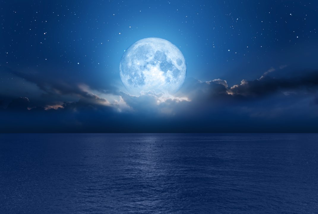 Ocean and full moon ambience by visualdon