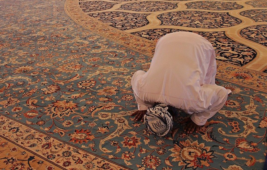 Why Muslims Pray 5 Times A Day The Review Of Religions